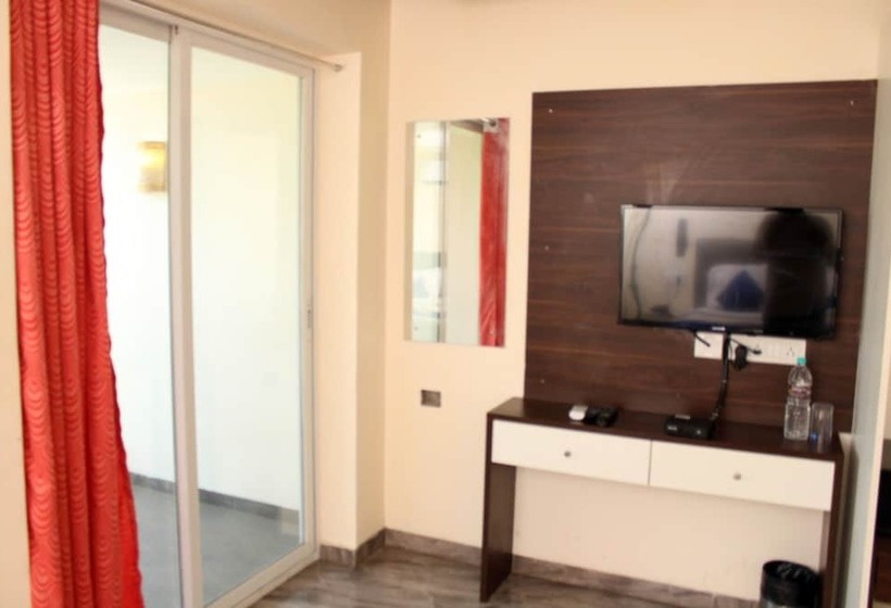 Отель Alegria Whitehouse Mambakkam