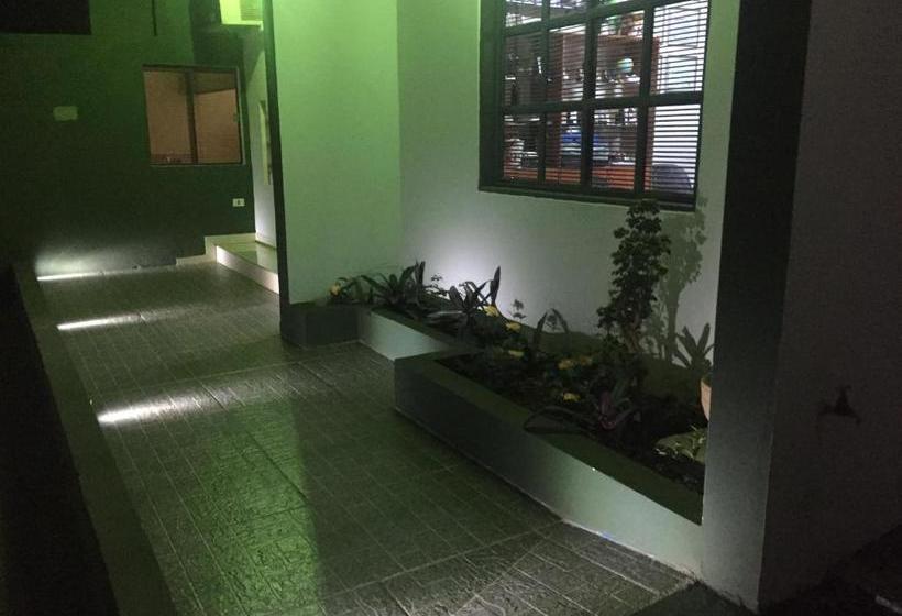 تختخواب و صبحانه Central Park Cde