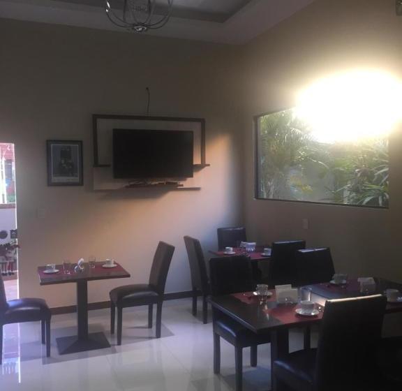 تختخواب و صبحانه Central Park Cde