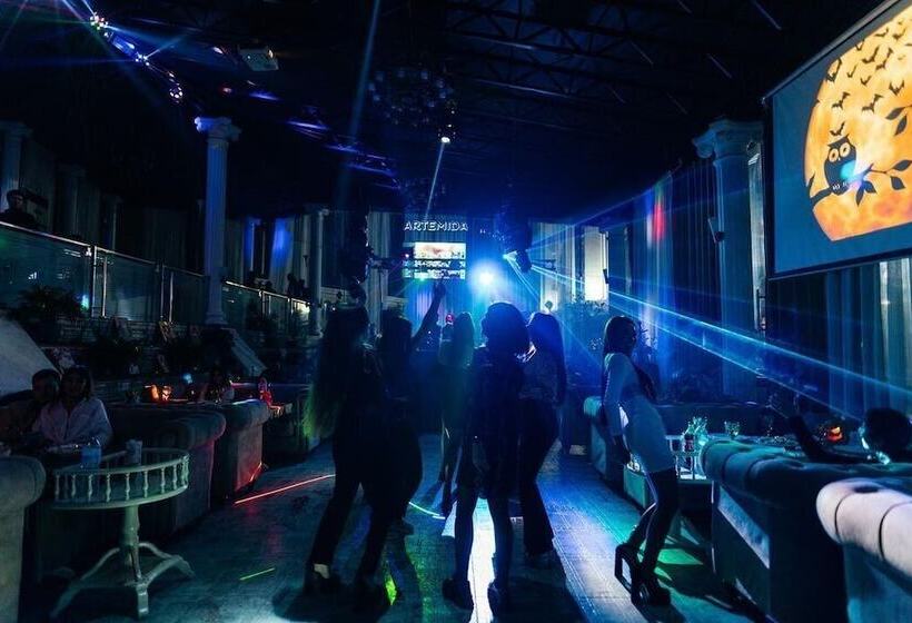 בית מלון כפרי Alexander