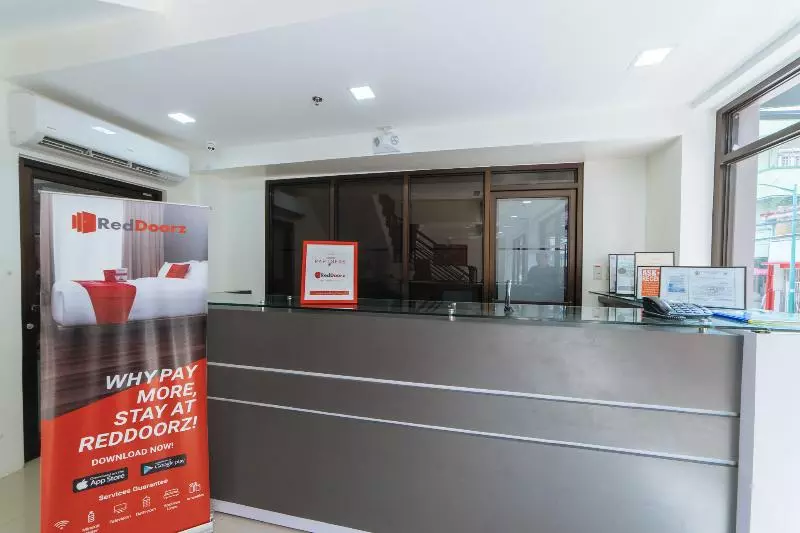 هتل Reddoorz Plus At Evangelista Street Makati