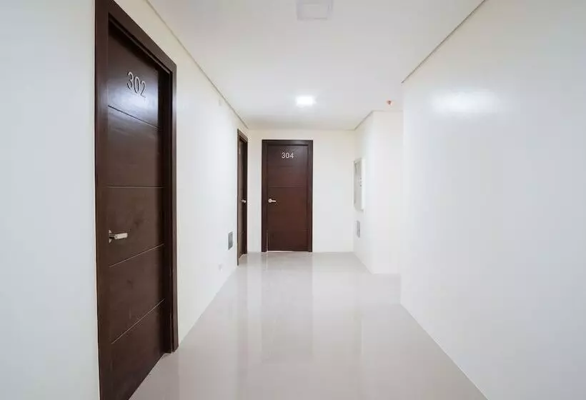 هتل Reddoorz Plus At Evangelista Street Makati