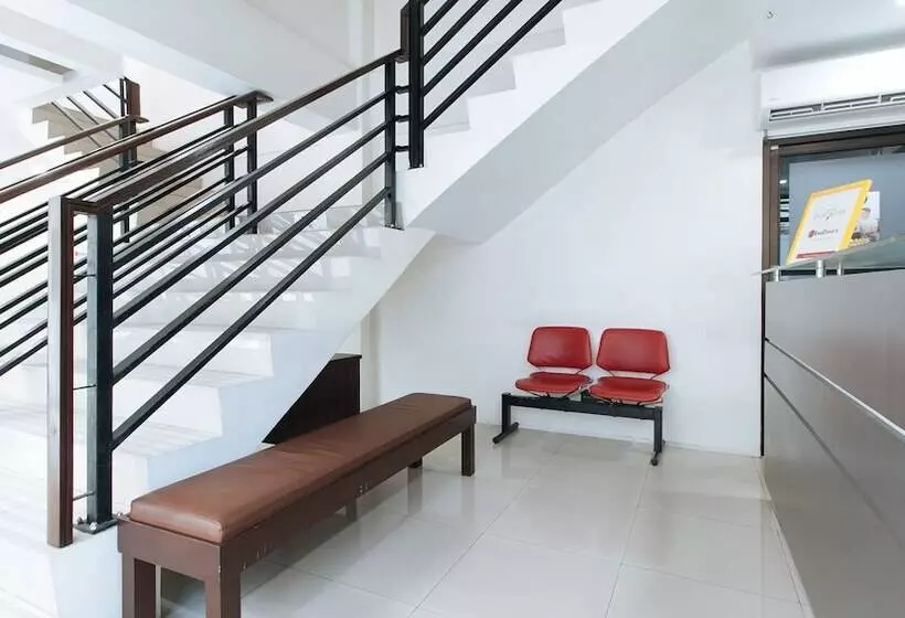 هتل Reddoorz Plus At Evangelista Street Makati