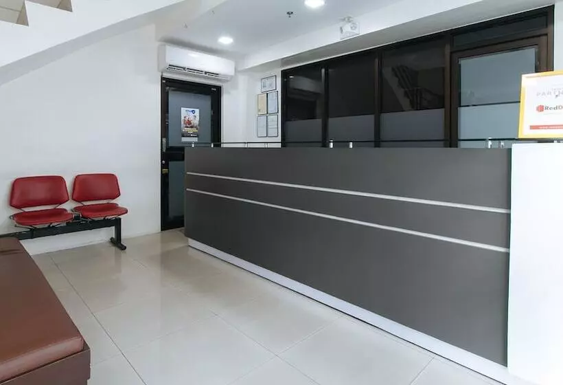 هتل Reddoorz Plus At Evangelista Street Makati