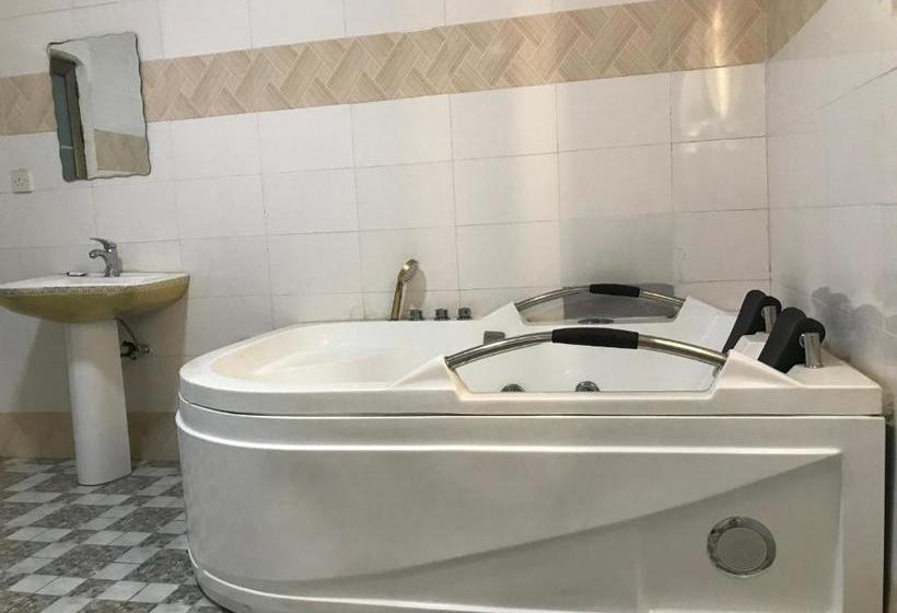 هتل Royal Continental Suites And Apartments