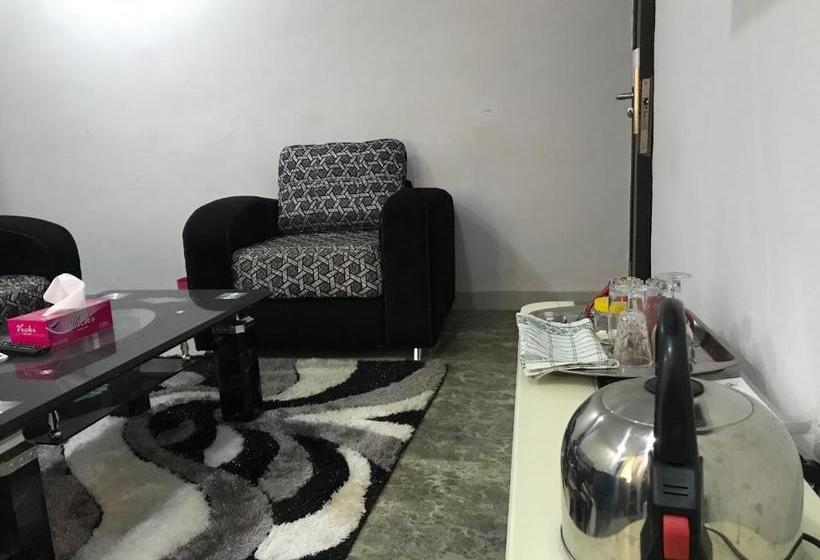 هتل Royal Continental Suites And Apartments