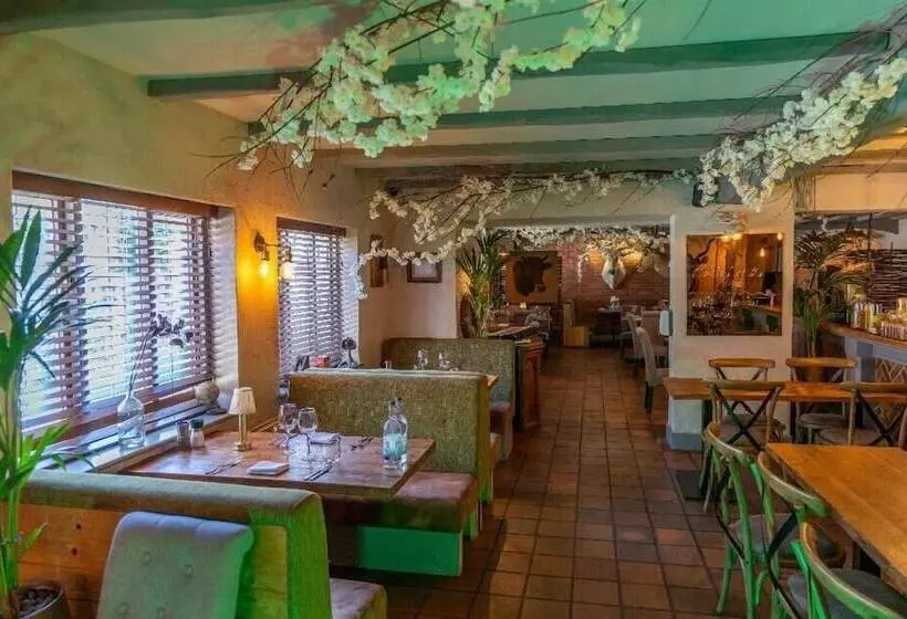 هتل The Chequers At Burcot