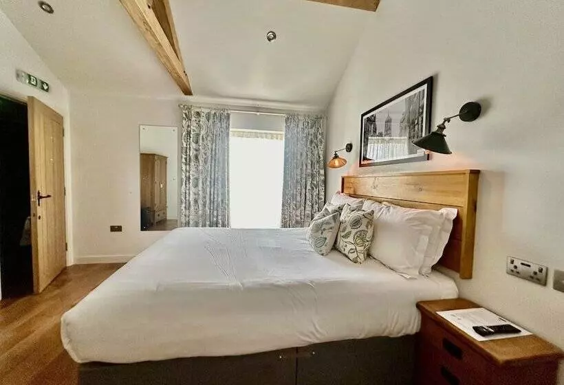 هتل The Chequers At Burcot