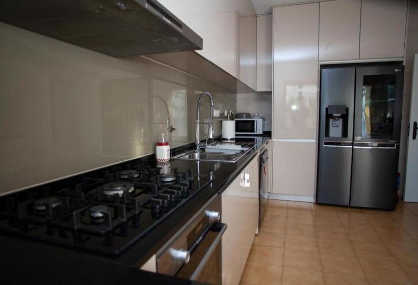 هاستل Estela Surf Camp & Surf School