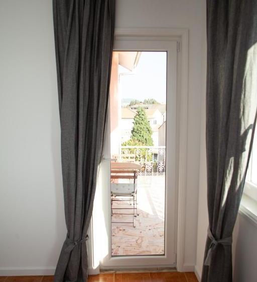 هاستل Estela Surf Camp & Surf School