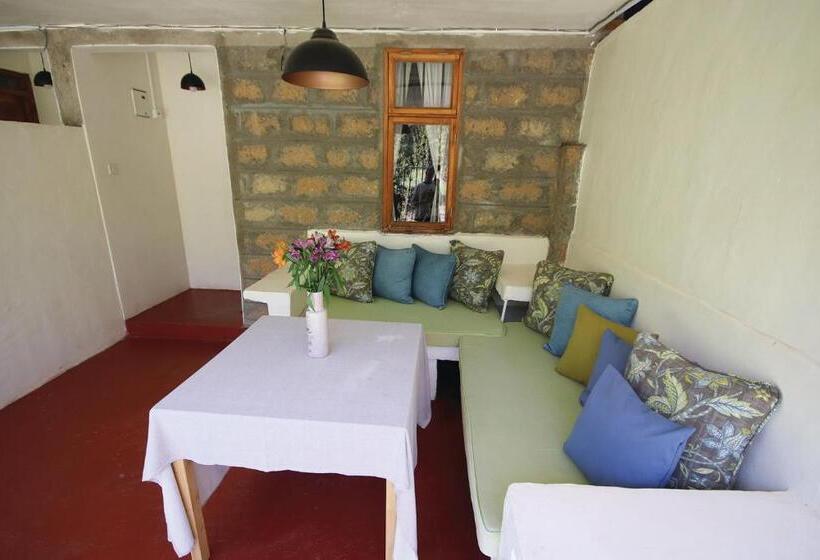 پانسیون Olesamara Collection