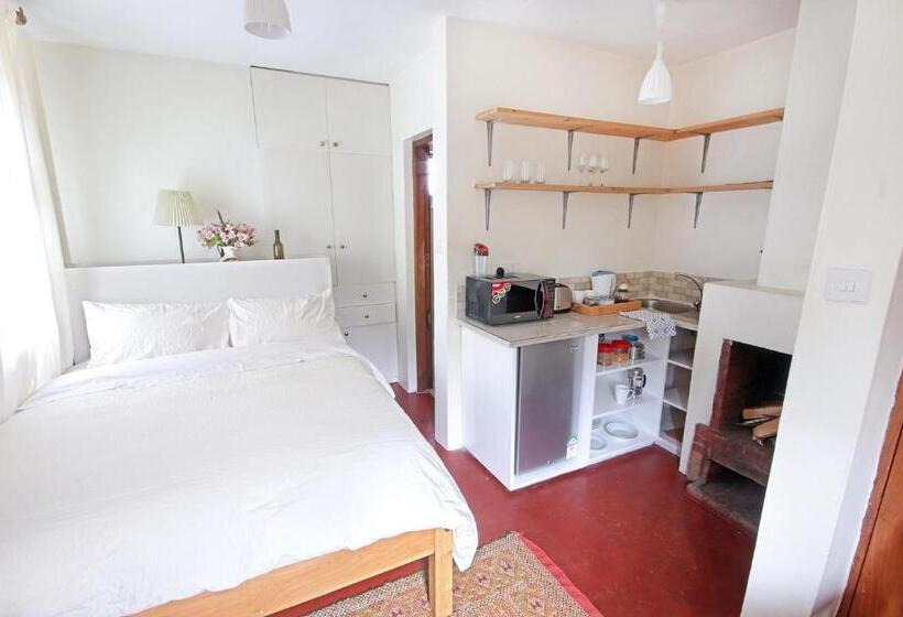 پانسیون Olesamara Collection