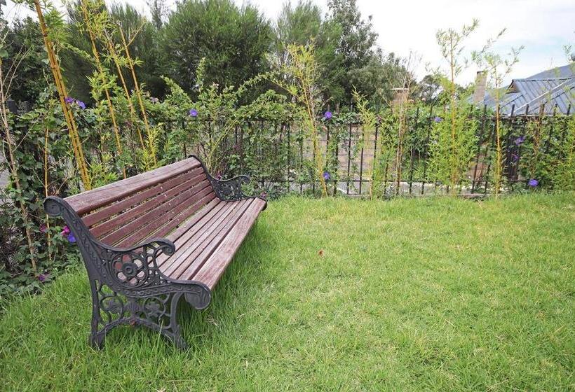 پانسیون Olesamara Collection