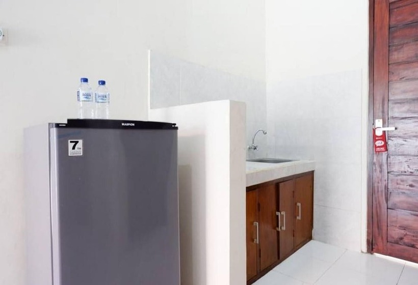 펜션 Reddoorz Near Mertasari Beach