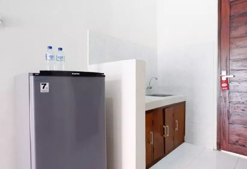 ペンション Reddoorz Near Mertasari Beach