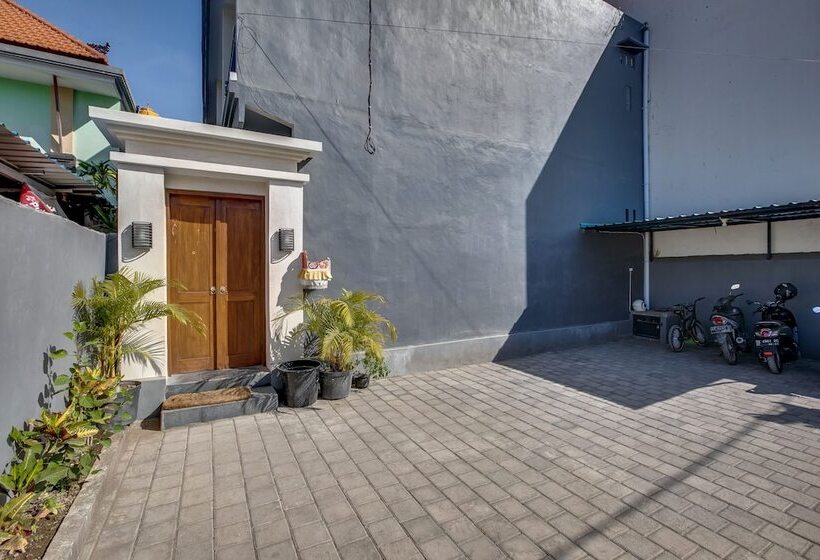 펜션 Reddoorz Near Mertasari Beach