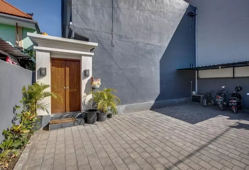 ペンション Reddoorz Near Mertasari Beach