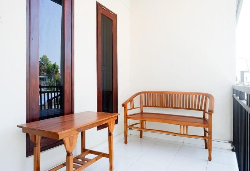 펜션 Reddoorz Near Mertasari Beach