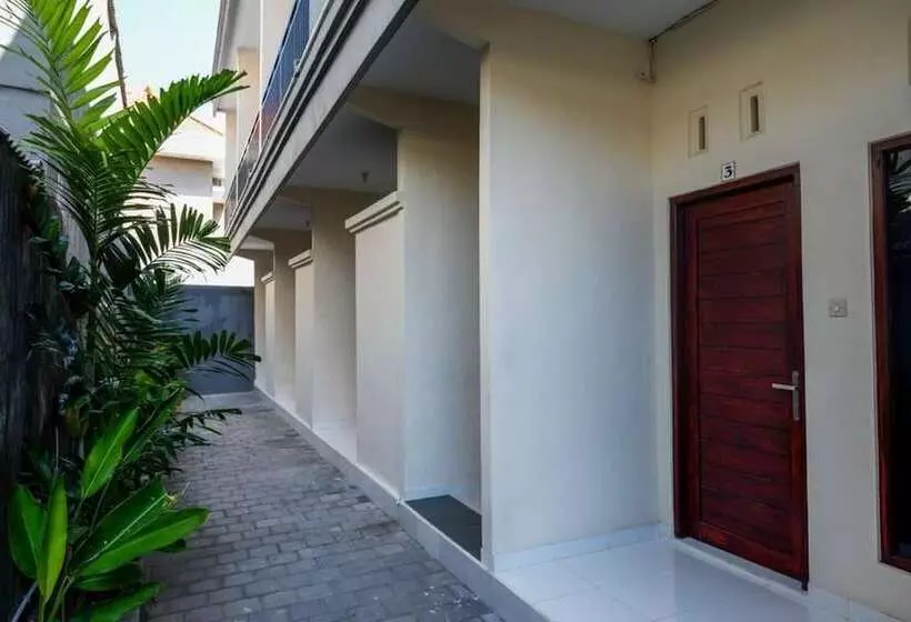 ペンション Reddoorz Near Mertasari Beach