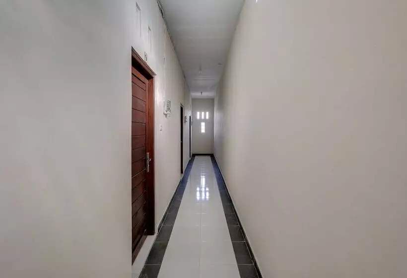 ペンション Reddoorz Near Mertasari Beach