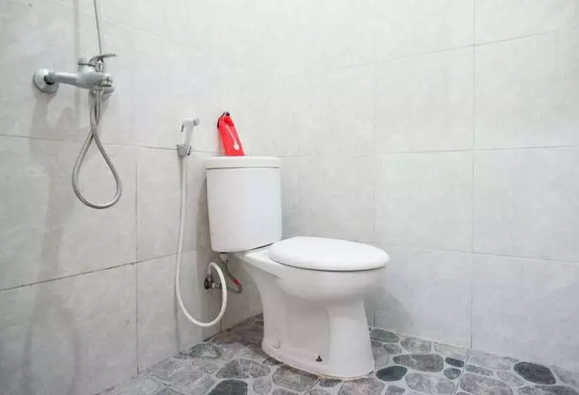 ペンション Reddoorz Near Mertasari Beach