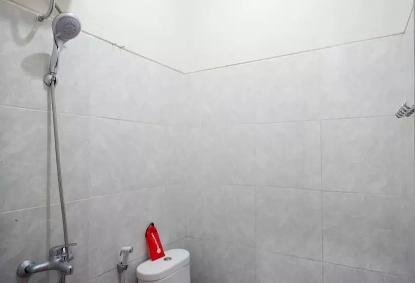 ペンション Reddoorz Near Mertasari Beach