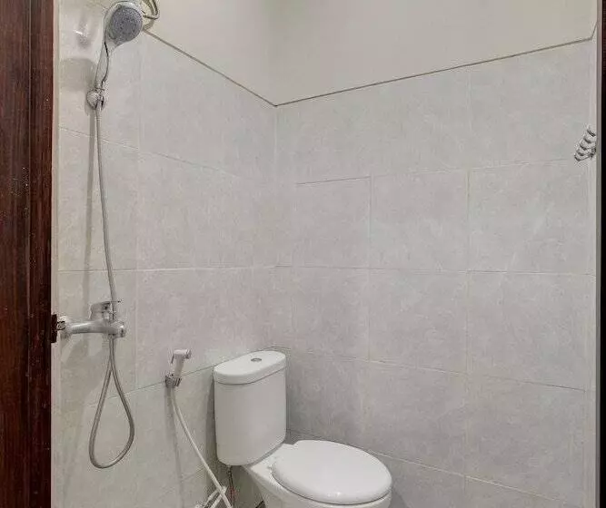 ペンション Reddoorz Near Mertasari Beach