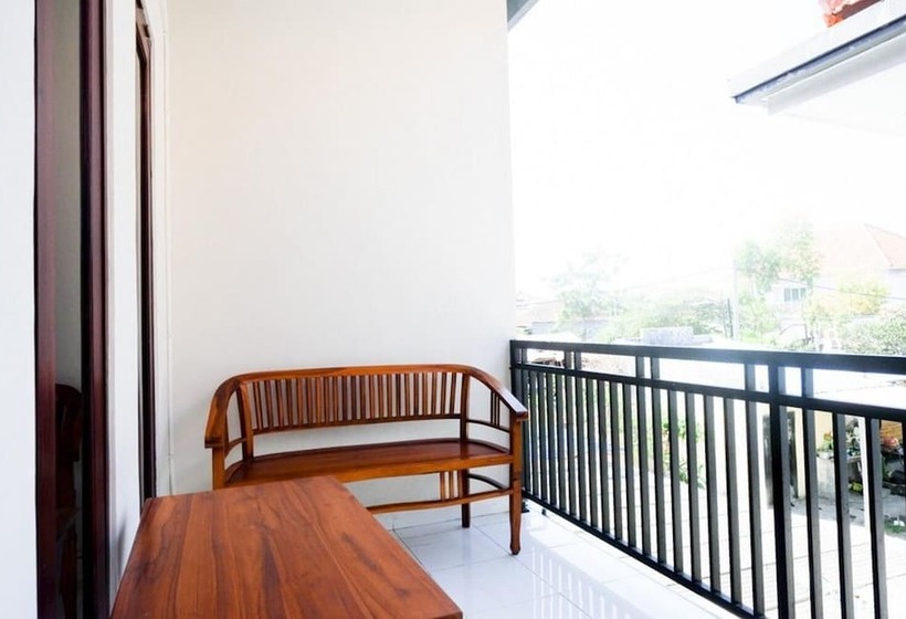 펜션 Reddoorz Near Mertasari Beach