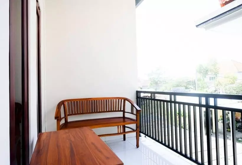 ペンション Reddoorz Near Mertasari Beach