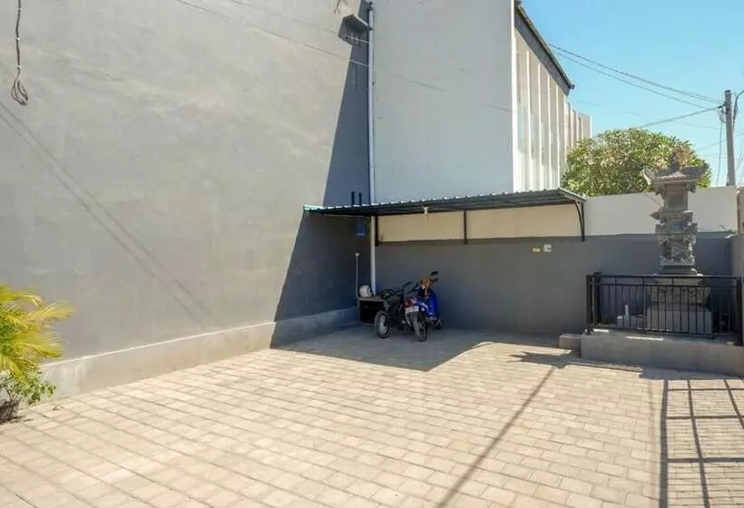 ペンション Reddoorz Near Mertasari Beach