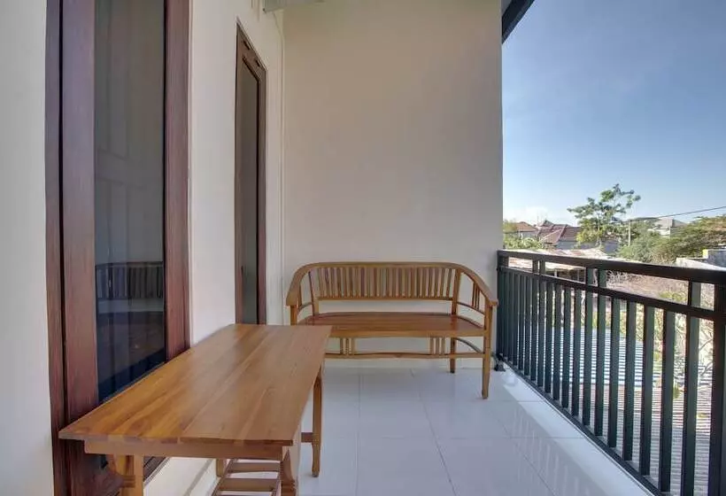 ペンション Reddoorz Near Mertasari Beach