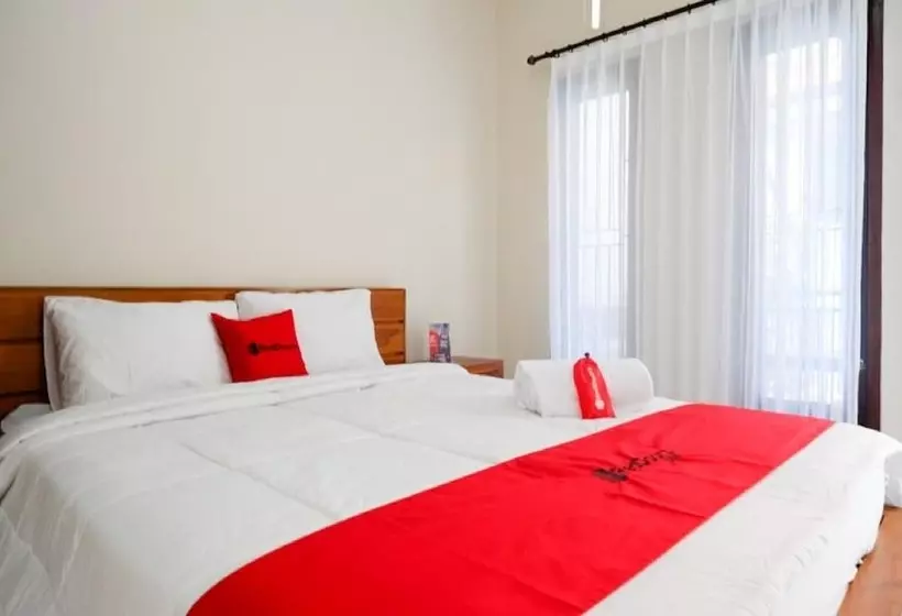 ペンション Reddoorz Near Mertasari Beach