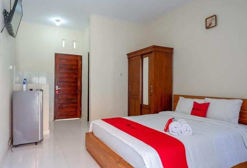 펜션 Reddoorz Near Mertasari Beach