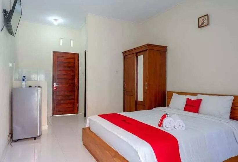 ペンション Reddoorz Near Mertasari Beach