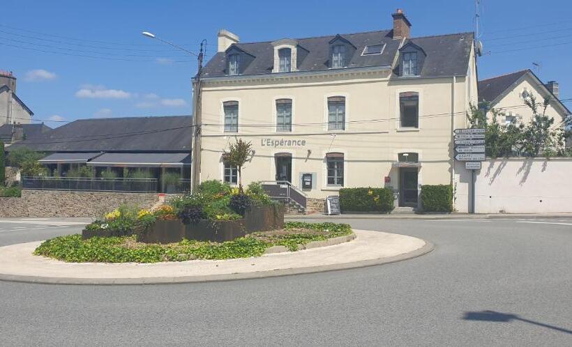 בית מלון כפרי Hôtel L Espérance Vitré