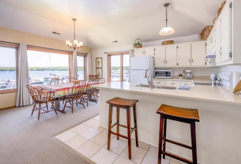 הוסטל Harbor Guest House