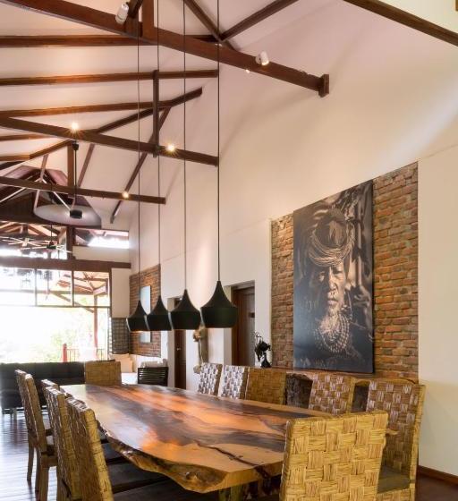 تختخواب و صبحانه Lakeview Lodge Ngapali