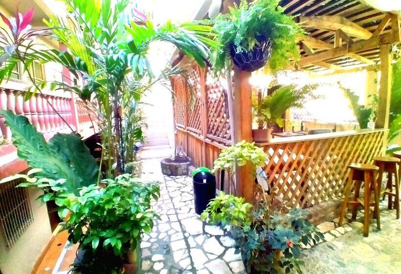 تختخواب و صبحانه Rosalila