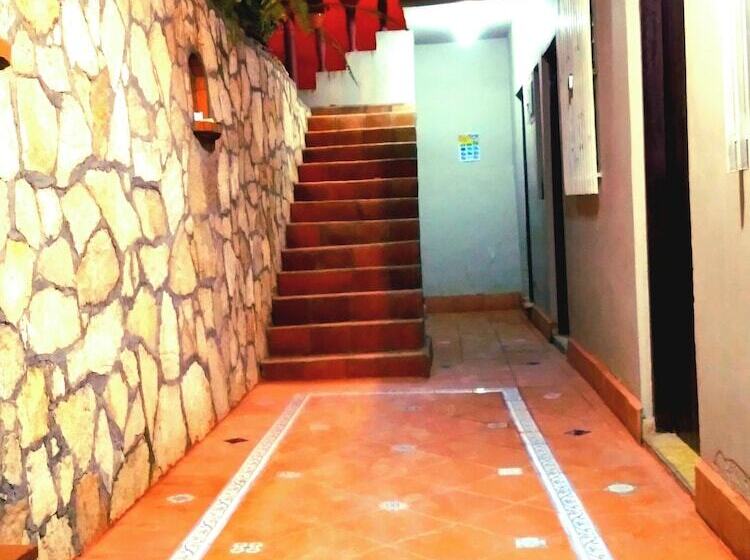 تختخواب و صبحانه Rosalila