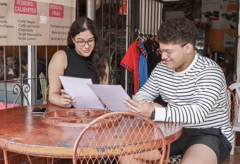 تختخواب و صبحانه Rosalila