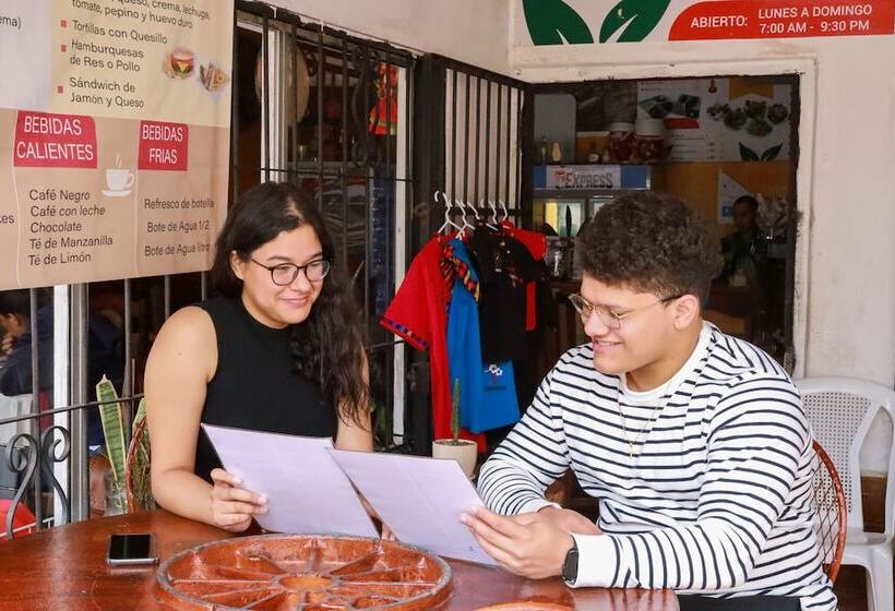 تختخواب و صبحانه Rosalila