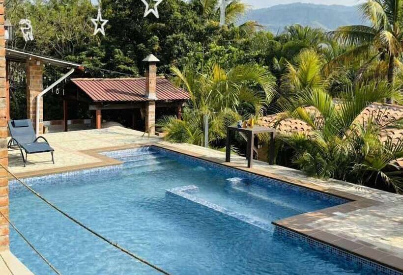 تختخواب و صبحانه Rosalila