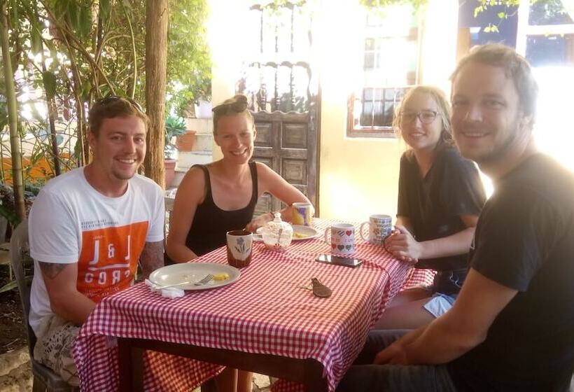 تختخواب و صبحانه Rosalila