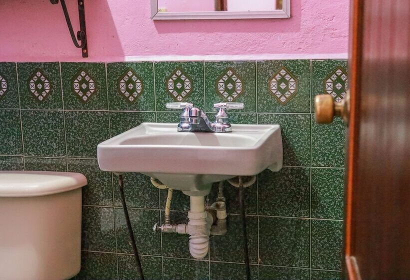 تختخواب و صبحانه Rosalila