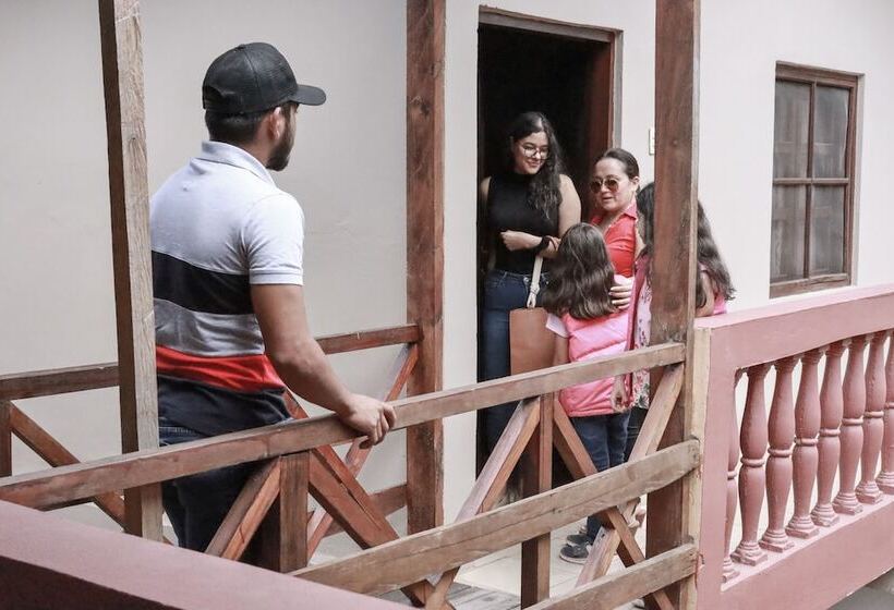 تختخواب و صبحانه Rosalila