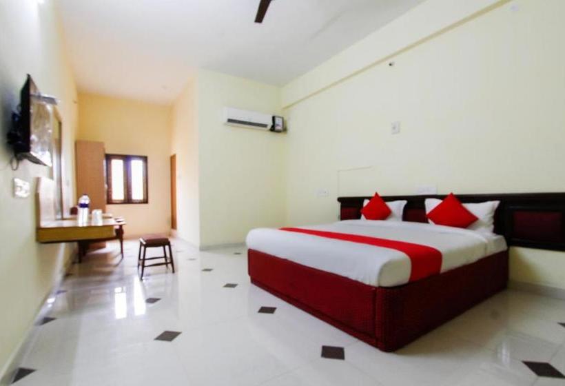 Отель Oyo 44617 Lassee Plaza Saver