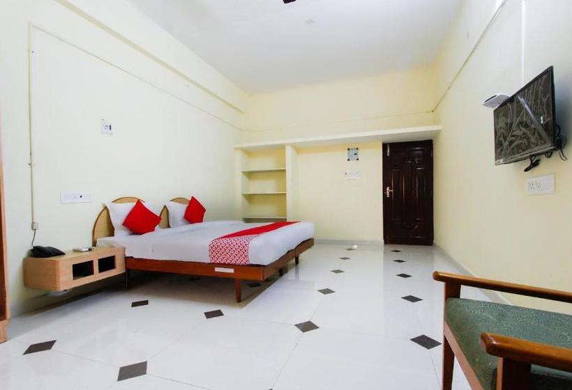 Отель Oyo 44617 Lassee Plaza Saver