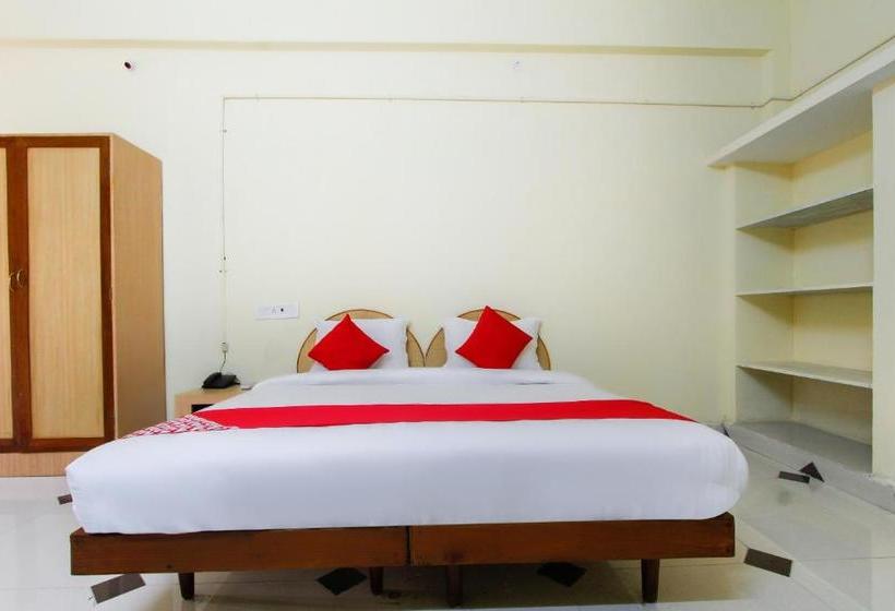 Отель Oyo 44617 Lassee Plaza Saver