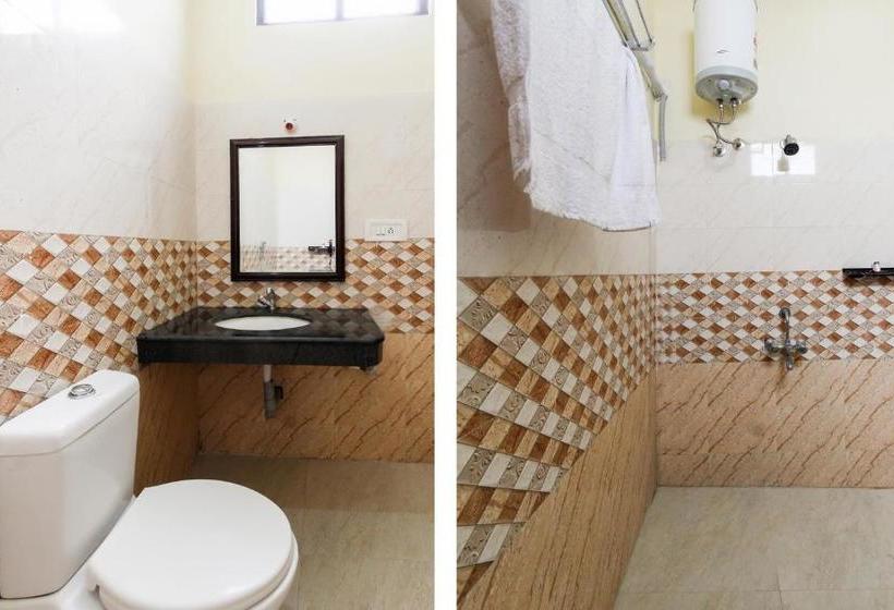 Отель Oyo 44617 Lassee Plaza Saver