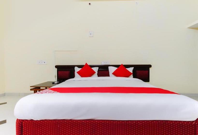 Отель Oyo 44617 Lassee Plaza Saver